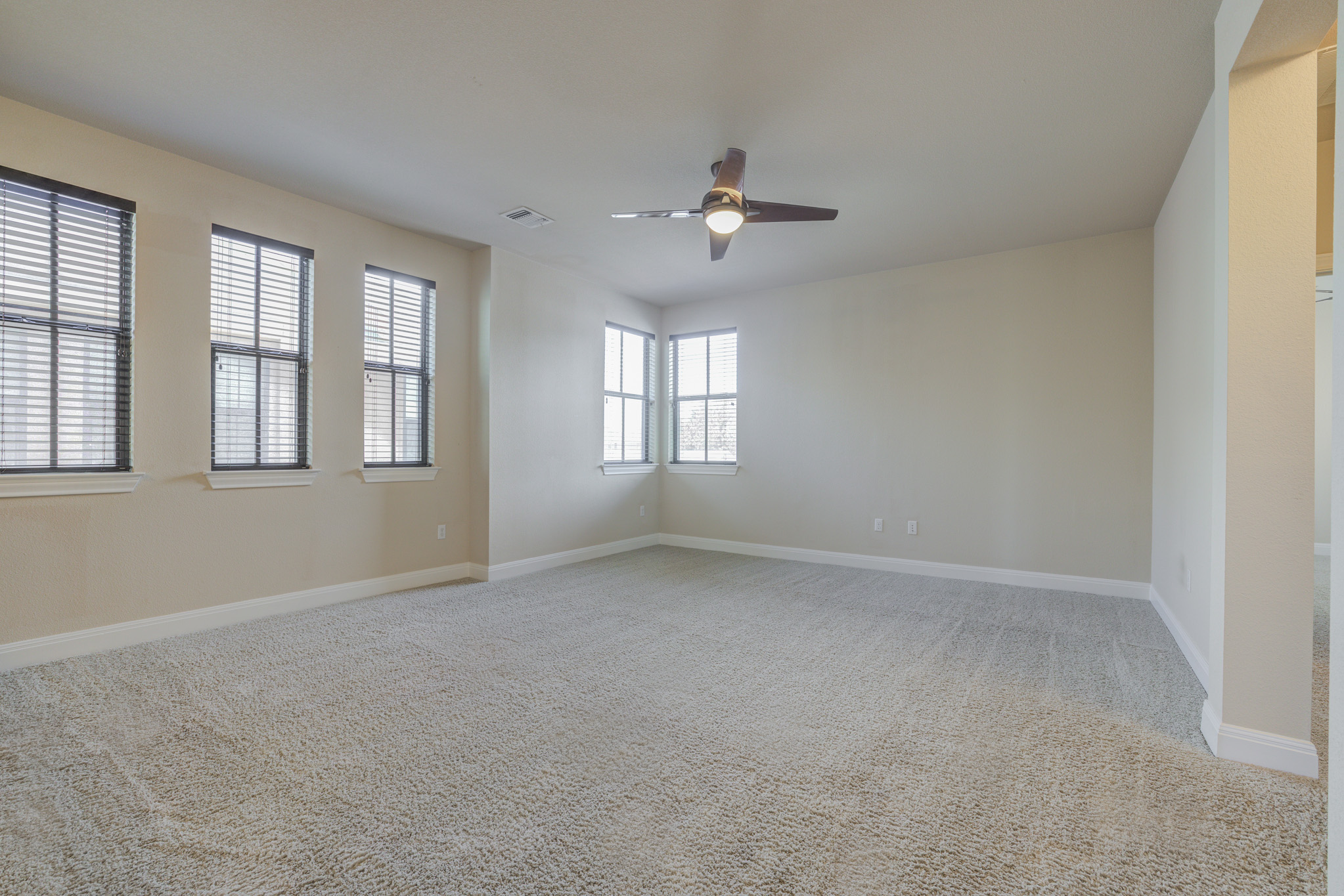 4524 Berkman Drive Austin, TX 78723 - Photo 25 of 38 Spacious room featuring neutral carpeting and light-toned walls