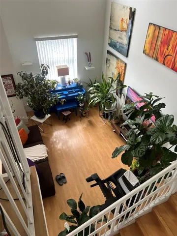 a very nice looking room with many windows