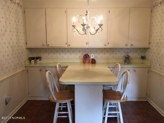 809 Mill Branch Road Rocky Mount, NC 27803 - Photo 9 of 9 Kitchen with bar
