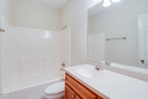 $1,375 | 908 Jefferson Drive, Gulfport, MS 39507