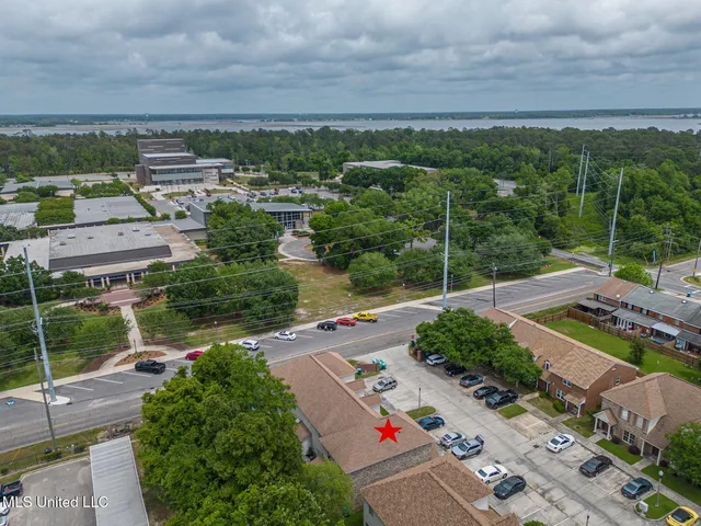 $1,375 | 908 Jefferson Drive, Gulfport, MS 39507