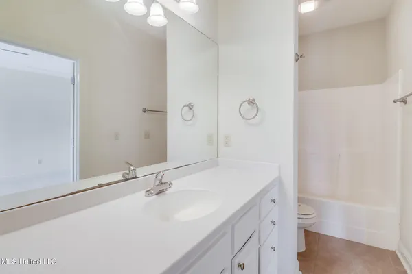 $1,375 | 908 Jefferson Drive, Gulfport, MS 39507