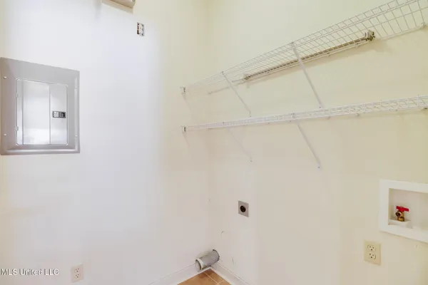 $1,375 | 908 Jefferson Drive, Gulfport, MS 39507