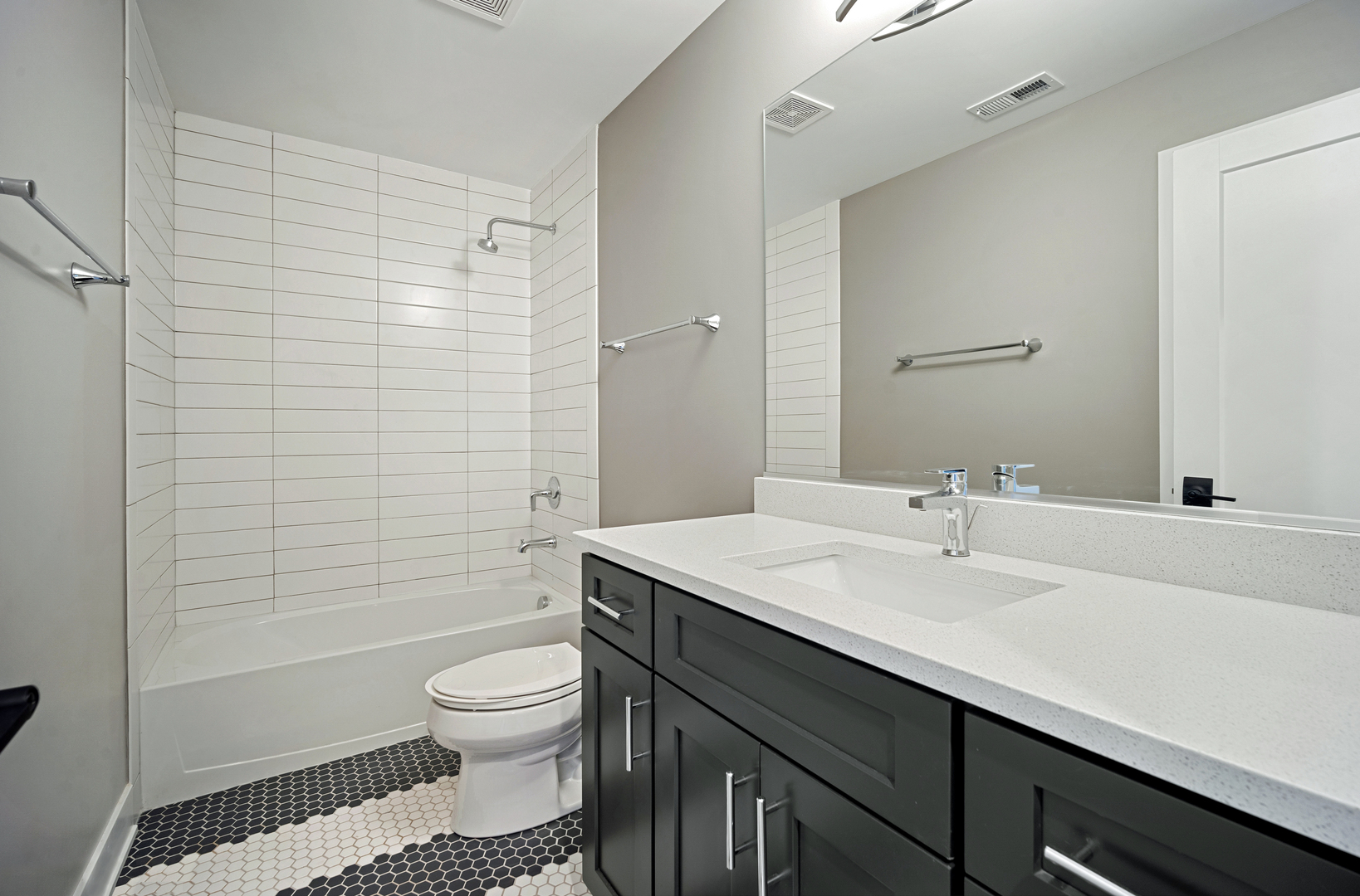 2824 Parkside Circle Glenview, IL 60026 - Photo 25 of 31 a bathroom with a sink a toilet and shower