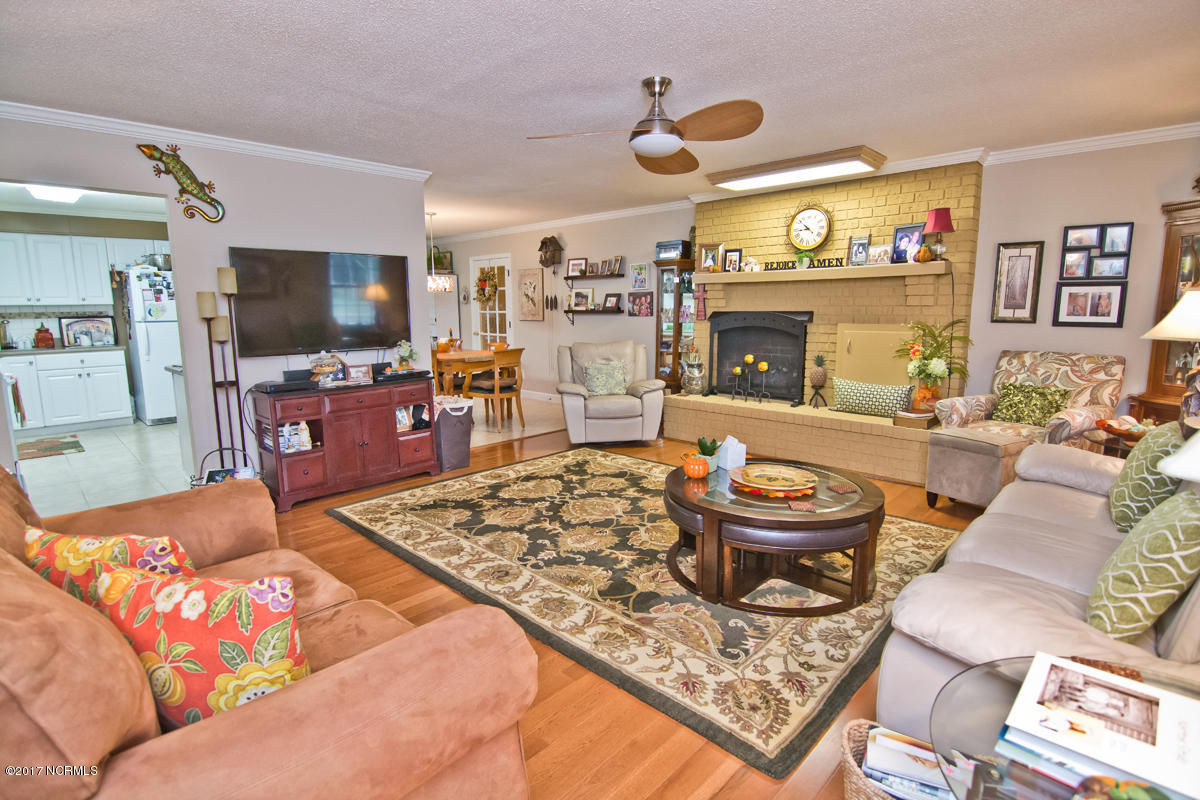 644 Bogue Loop Road Newport, NC 28570 - Photo 3 of 65 Living Room