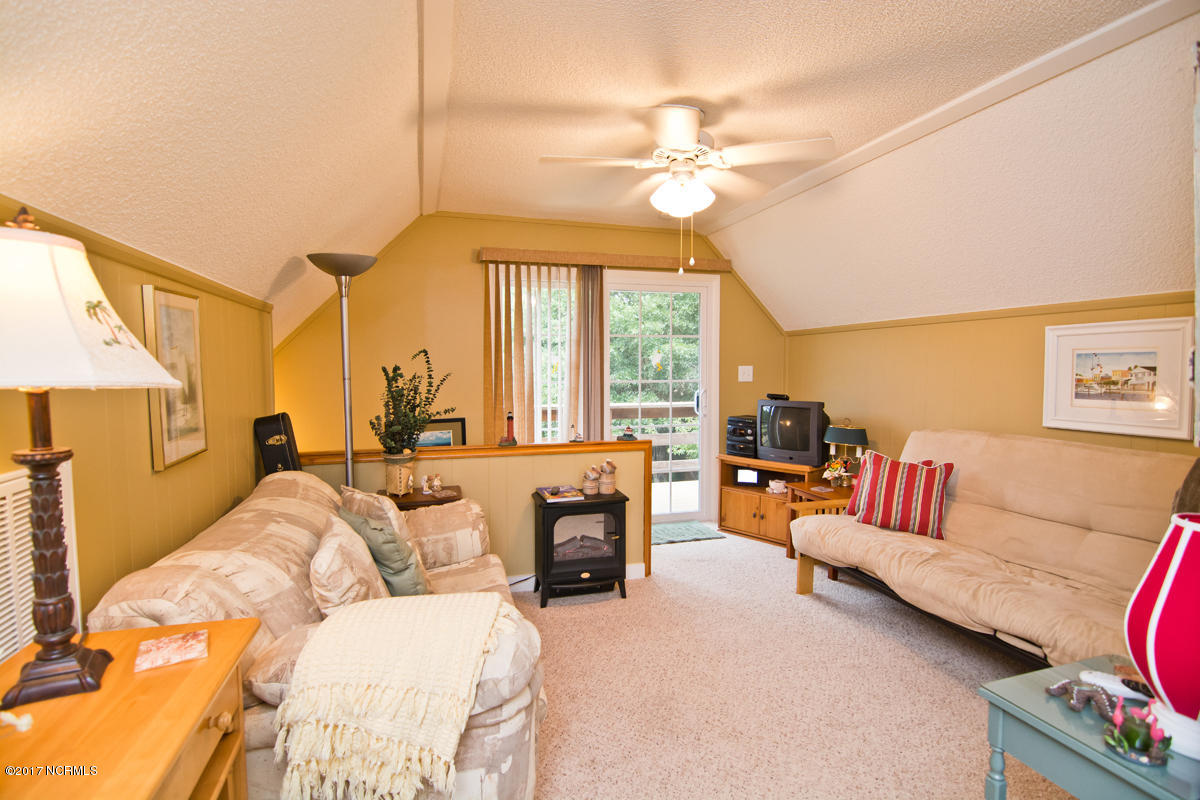 644 Bogue Loop Road Newport, NC 28570 - Photo 46 of 65 Apartment Living Room