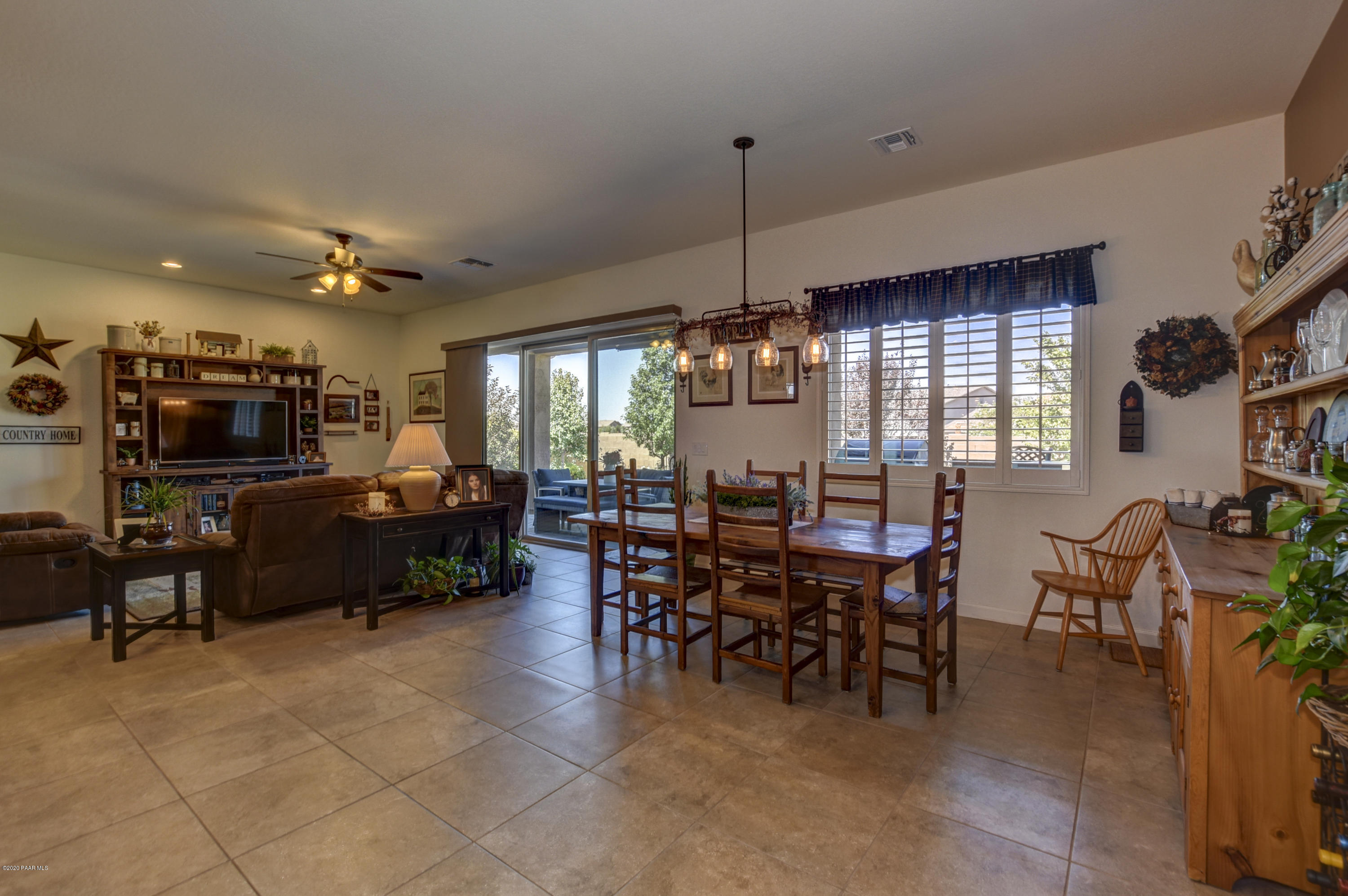 8282 North Sunset Ridge Prescott Valley, AZ 86315 - Photo 8 of 31 a view of a livingroom with furniture
