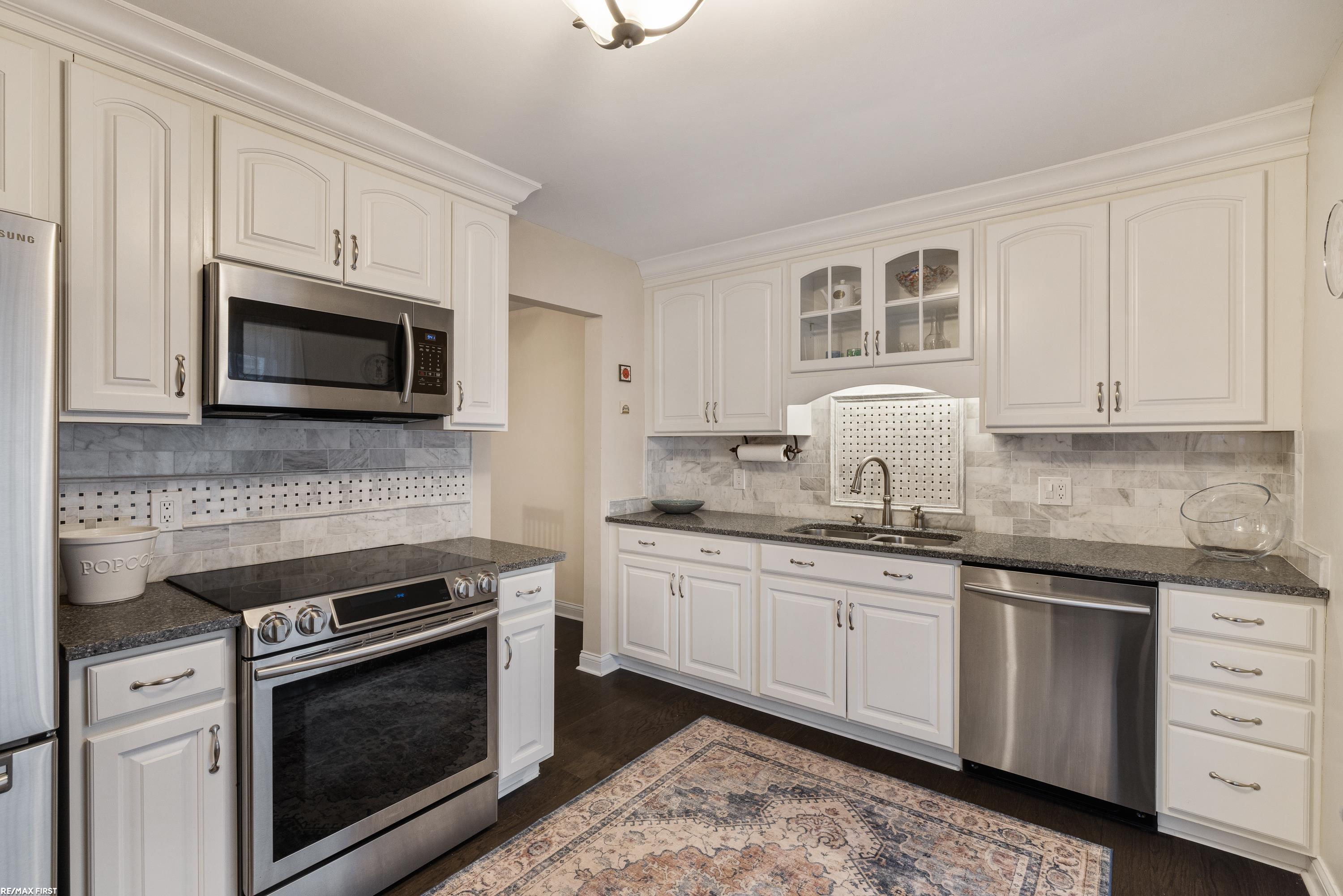 1395 Crescent Lane Rochester, MI 48306 - Photo 12 of 38 50201933-44df1154-2ae6-458a-a46d-b3e201156591.JPG