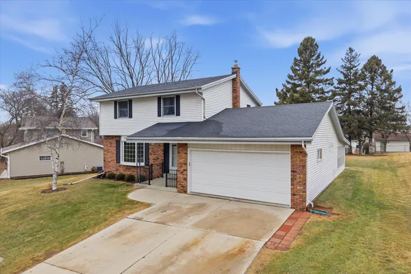 $399,900 | 424 East Norport Drive, Port Washington, WI 53074