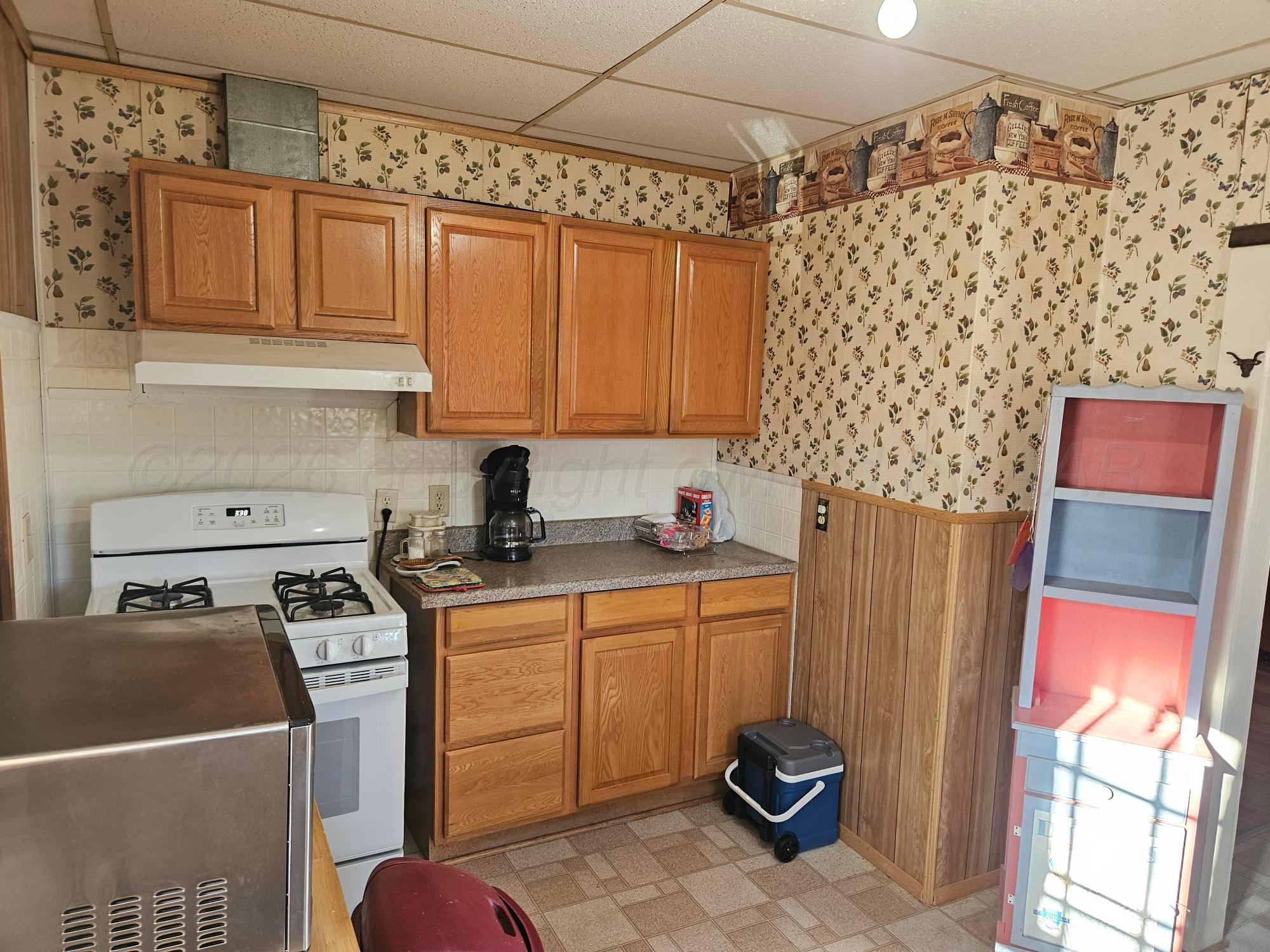 201 Oak Avenue Panhandle, TX 79068 - Photo 18 of 44 a kitchen with stainless steel appliances granite countertop a sink stove and refrigerator