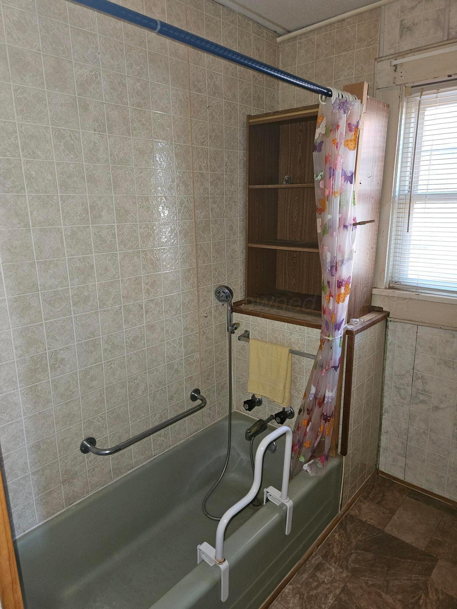 201 Oak Avenue Panhandle, TX 79068 - Photo 29 of 44 a bathroom with a shower
