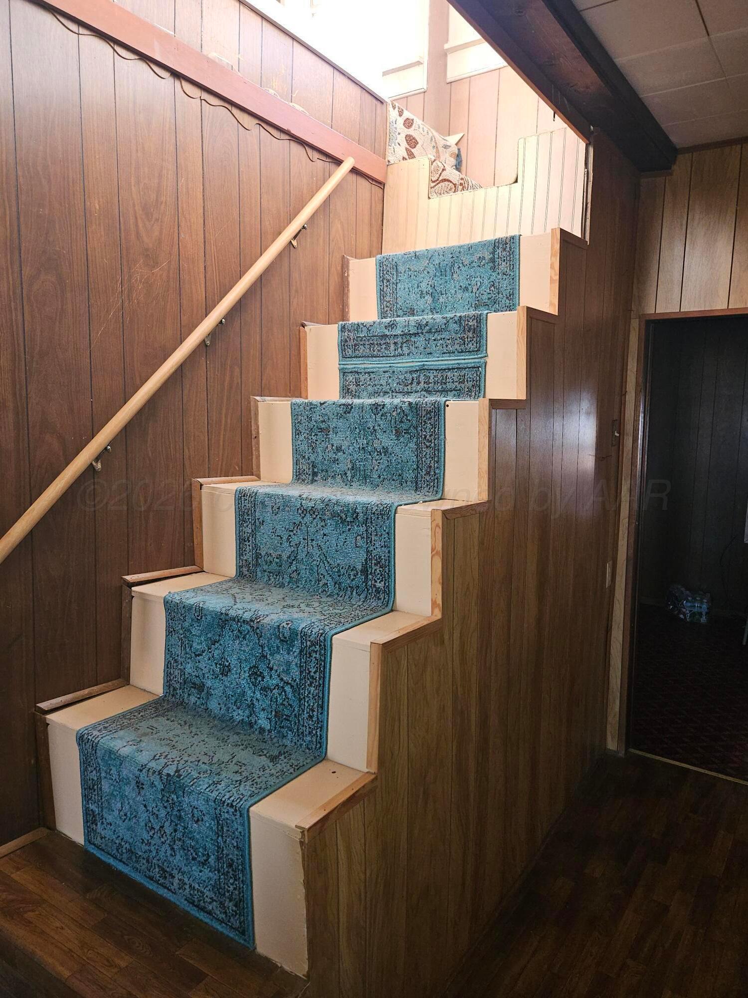 201 Oak Avenue Panhandle, TX 79068 - Photo 36 of 44 a view of entryway and kitchen