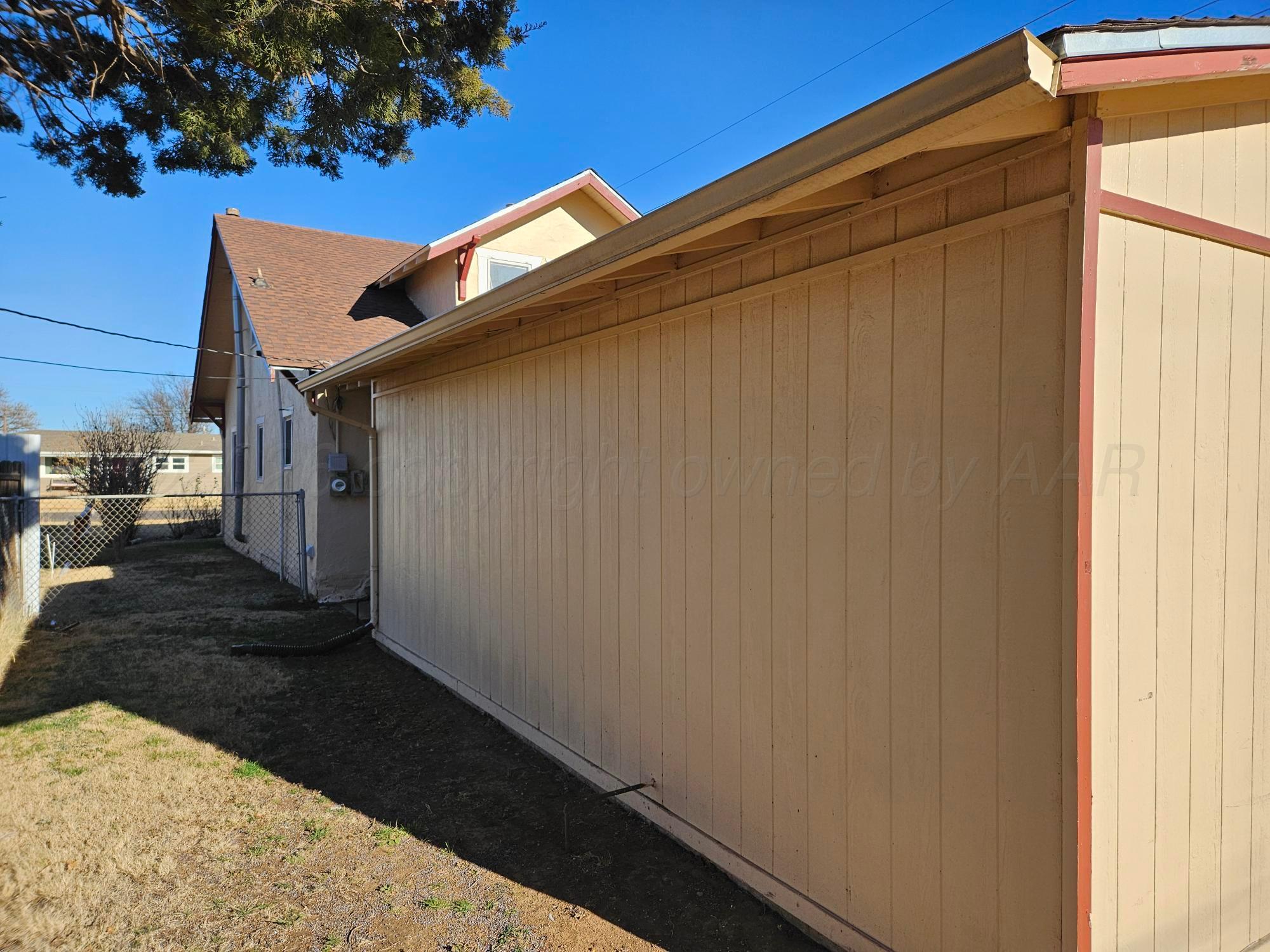 201 Oak Avenue Panhandle, TX 79068 - Photo 4 of 44 a backyard of a house