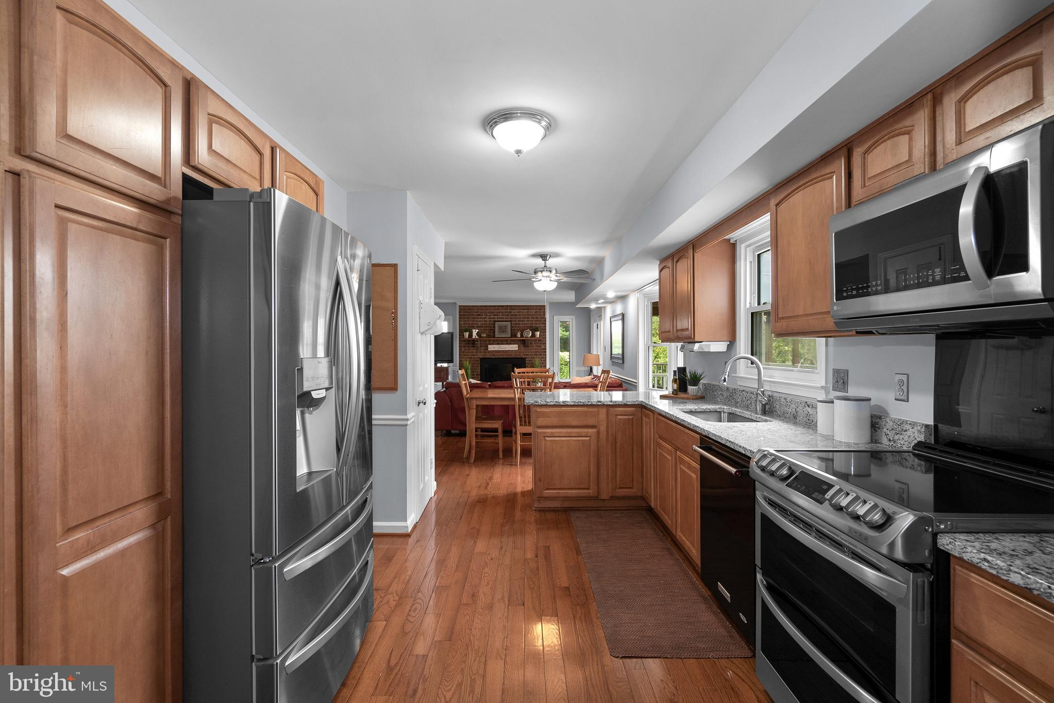 13910 Poplar Tree Road Chantilly, VA 20151 - Photo 17 of 51 New SS Appliances '21 Fridge, Micro,Dbl Oven/Range