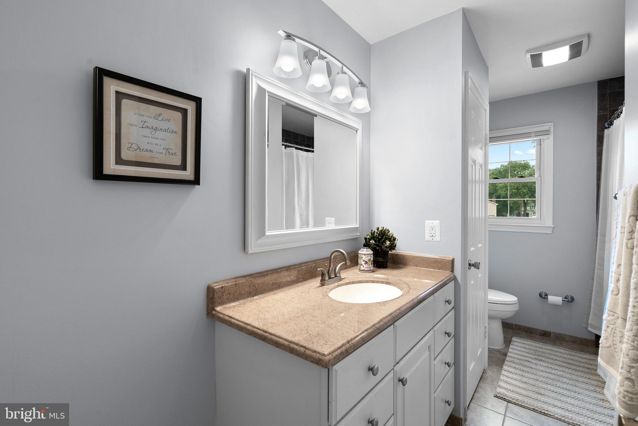 13910 Poplar Tree Road Chantilly, VA 20151 - Photo 29 of 51 Upper Level Hall Bath w/ Ceramic Tile