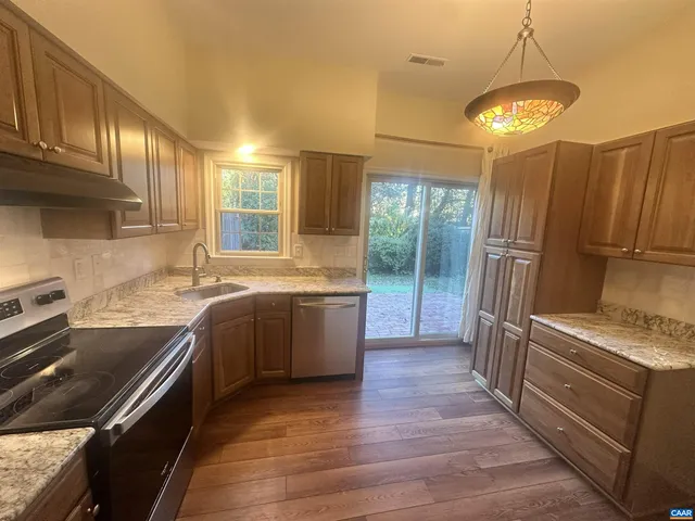 $1,895 | 933 Huntwood Lane, Charlottesville, VA 22901