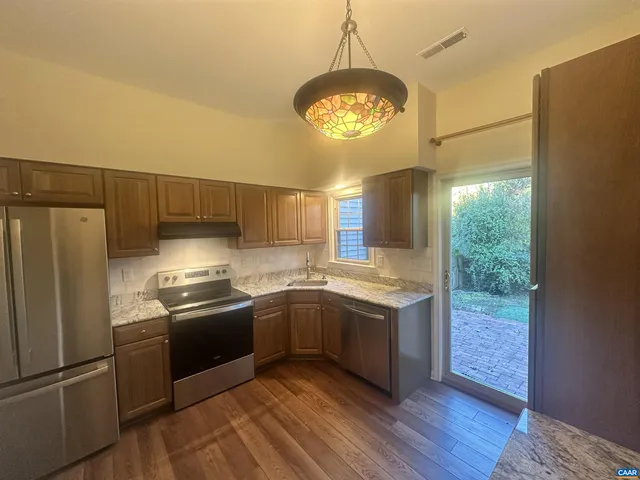 $1,895 | 933 Huntwood Lane, Charlottesville, VA 22901