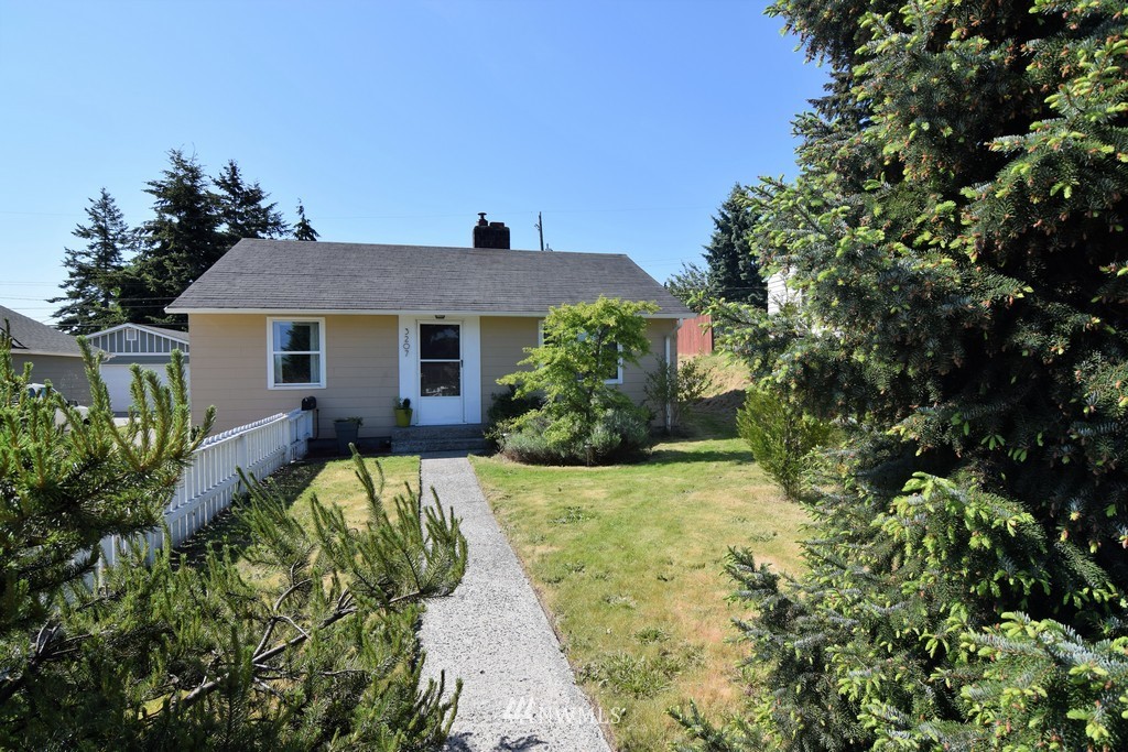 3207 Southwest Roxbury Street Seattle, WA 98126 - Photo 1 of 22 Gallery Image 1