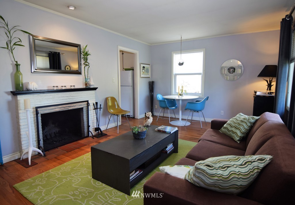 3207 Southwest Roxbury Street Seattle, WA 98126 - Photo 2 of 22 Gallery Image 2