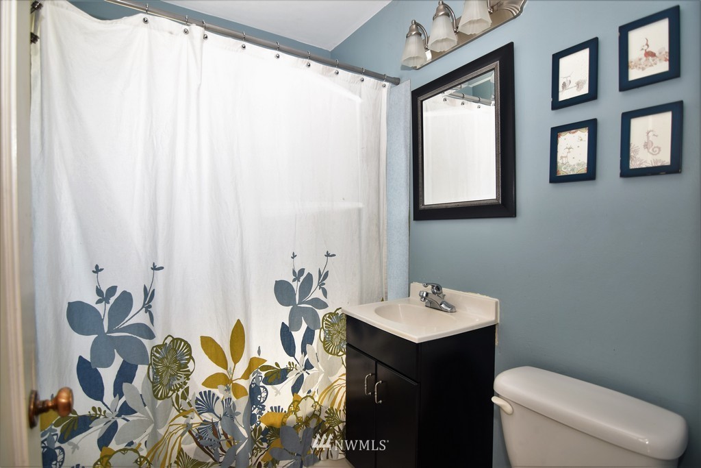 3207 Southwest Roxbury Street Seattle, WA 98126 - Photo 13 of 22 Gallery Image 13