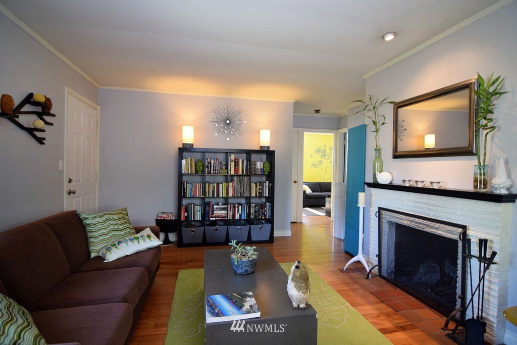 3207 Southwest Roxbury Street Seattle, WA 98126 - Photo 3 of 22 Gallery Image 3