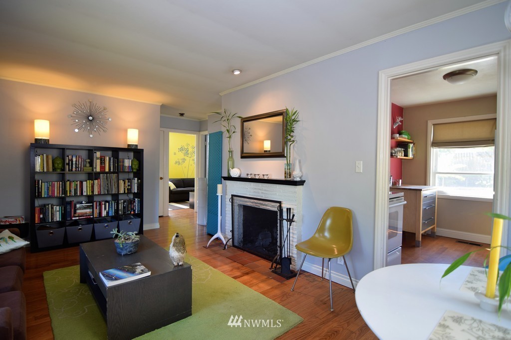 3207 Southwest Roxbury Street Seattle, WA 98126 - Photo 4 of 22 Gallery Image 4