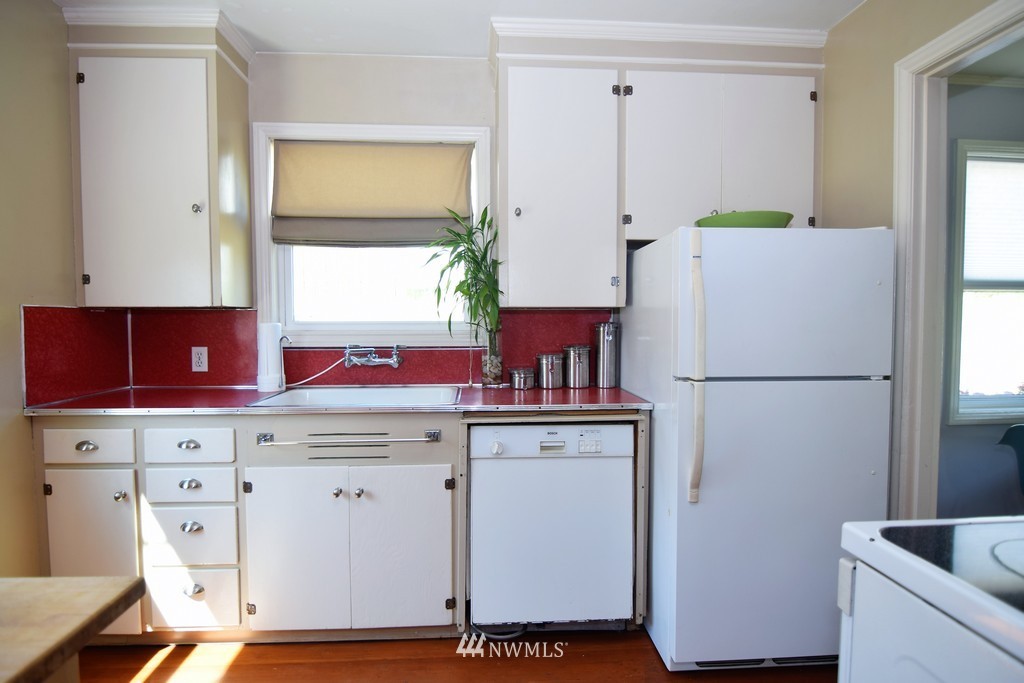 3207 Southwest Roxbury Street Seattle, WA 98126 - Photo 6 of 22 Gallery Image 6