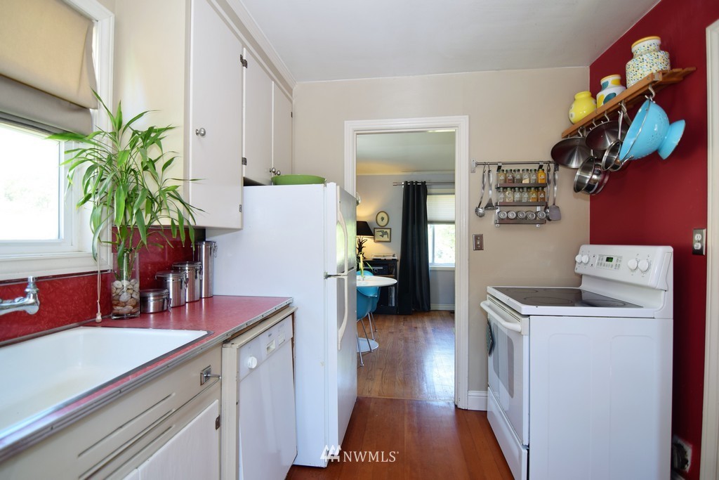3207 Southwest Roxbury Street Seattle, WA 98126 - Photo 7 of 22 Gallery Image 7