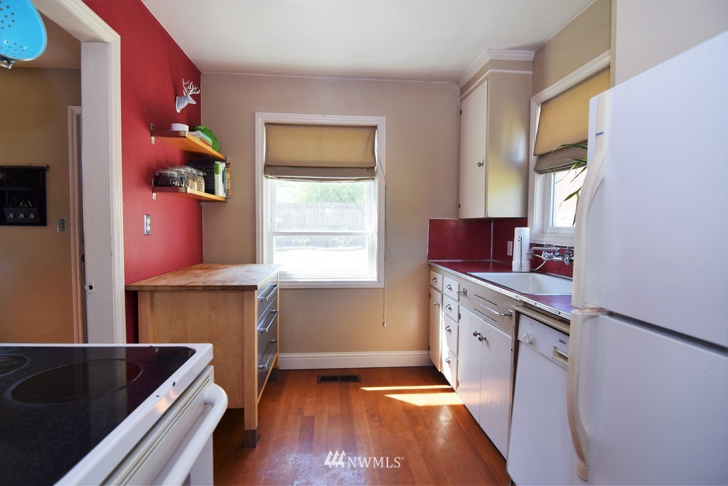 3207 Southwest Roxbury Street Seattle, WA 98126 - Photo 8 of 22 Gallery Image 8