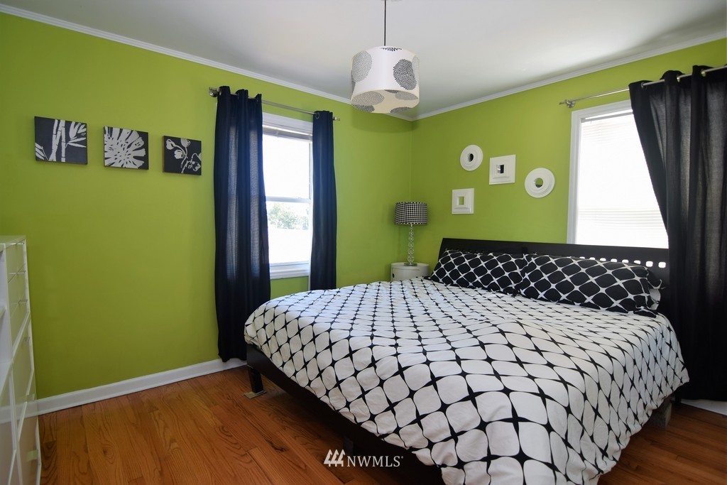 3207 Southwest Roxbury Street Seattle, WA 98126 - Photo 10 of 22 Gallery Image 10