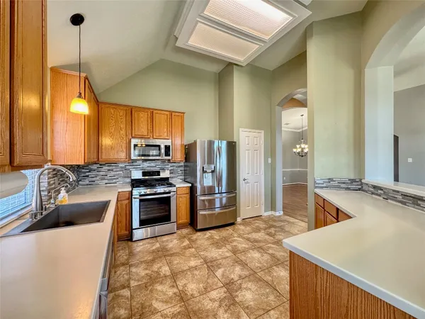 $2,400 | 3506 Deerbrook Court, Pearland, TX 77584