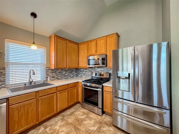 $2,400 | 3506 Deerbrook Court, Pearland, TX 77584