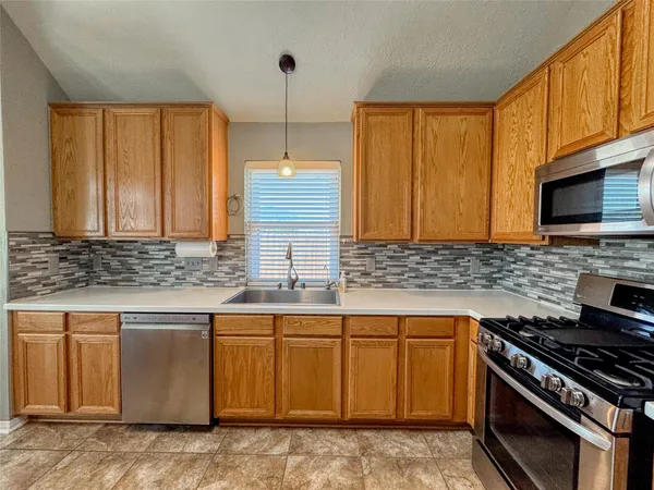 $2,400 | 3506 Deerbrook Court, Pearland, TX 77584