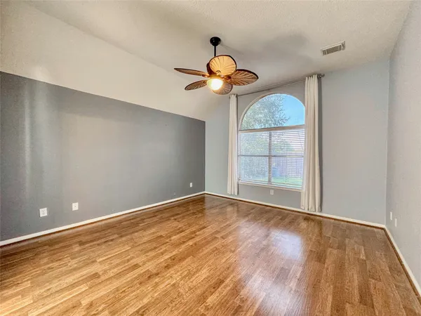 $2,400 | 3506 Deerbrook Court, Pearland, TX 77584