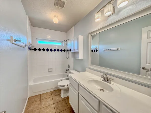 $2,400 | 3506 Deerbrook Court, Pearland, TX 77584