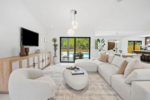 $1,995,000 | 2370 Northeast 195th Street, Miami, FL 33180