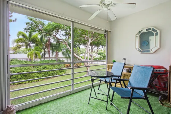 $162,500 | 2600 Southwest 22nd Avenue, Unit 906, Delray Beach, FL 33445