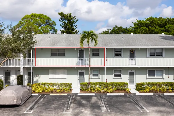 $162,500 | 2600 Southwest 22nd Avenue, Unit 906, Delray Beach, FL 33445