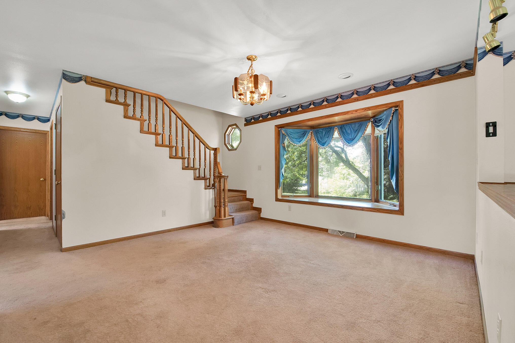 29510 Washington Avenue Rochester, WI 53105 - Photo 21 of 33 Dining Room with Large Bay Window
