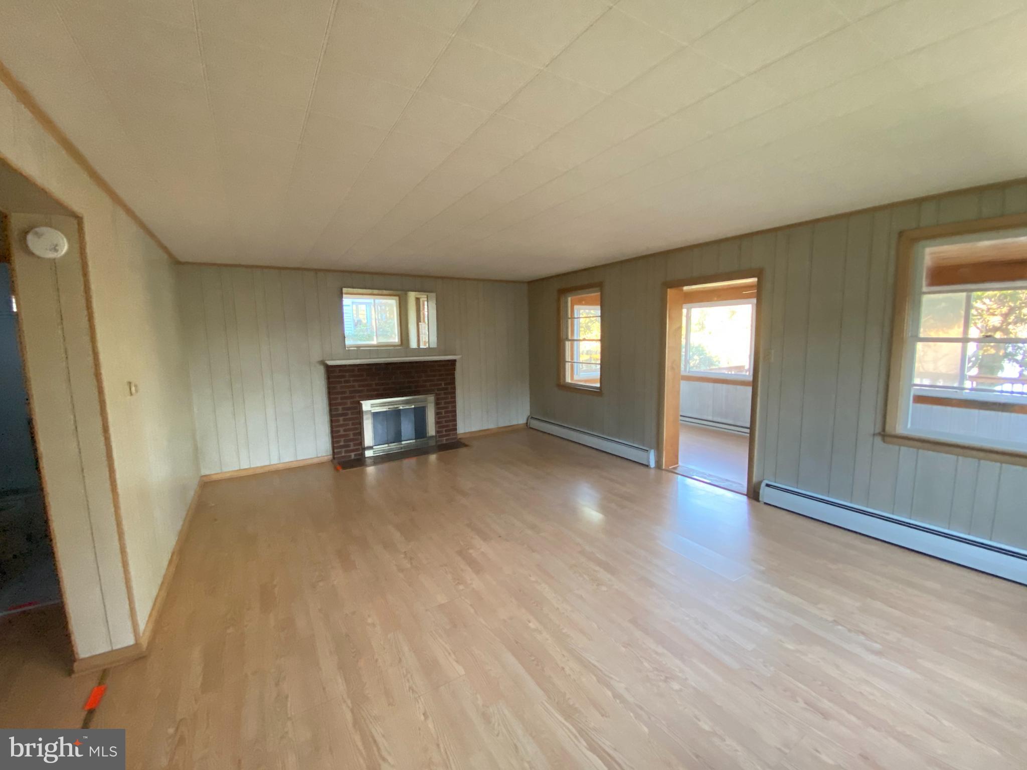 3633 Branhum Road Edgewater, MD 21037 - Photo 9 of 22 Living room