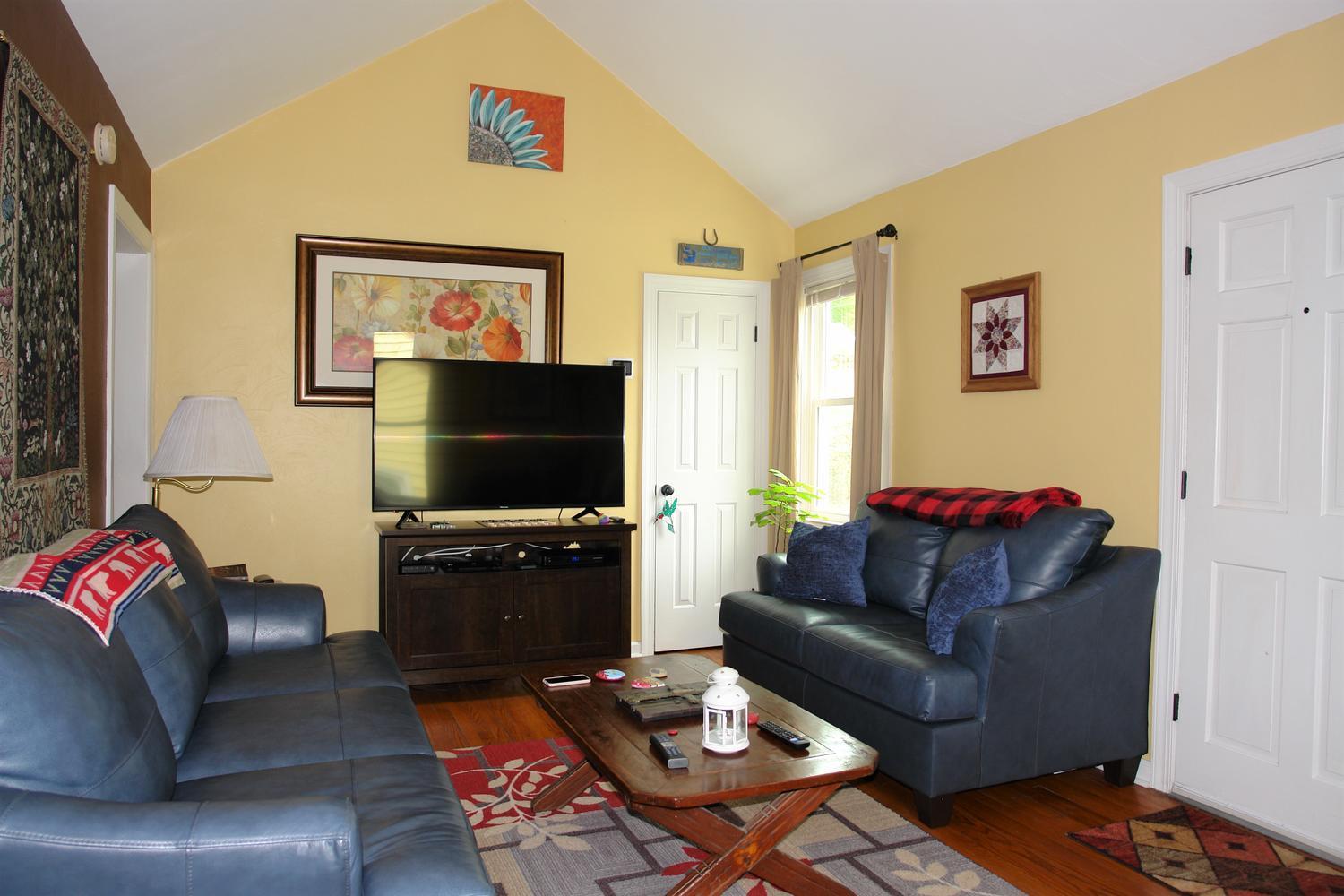3012 Roberts Road Southwest Roanoke, VA 24014 - Photo 3 of 21 3012 Roberts Rd SW Roanoke VA-large-003-