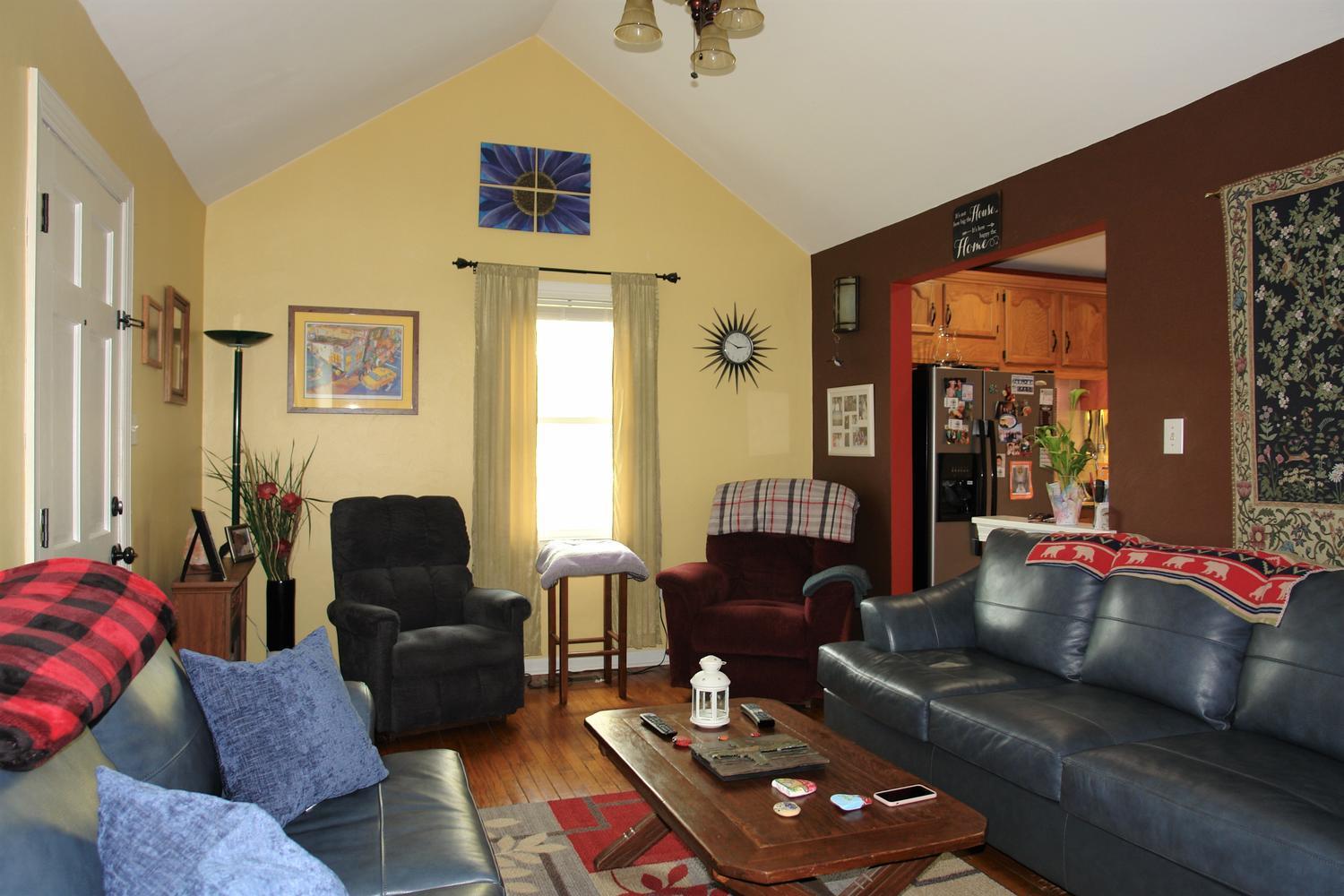 3012 Roberts Road Southwest Roanoke, VA 24014 - Photo 5 of 21 3012 Roberts Rd SW Roanoke VA-large-005-