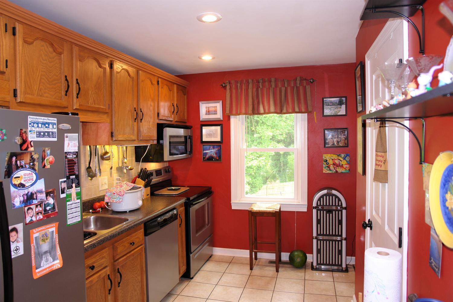 3012 Roberts Road Southwest Roanoke, VA 24014 - Photo 6 of 21 3012 Roberts Rd SW Roanoke VA-large-006-