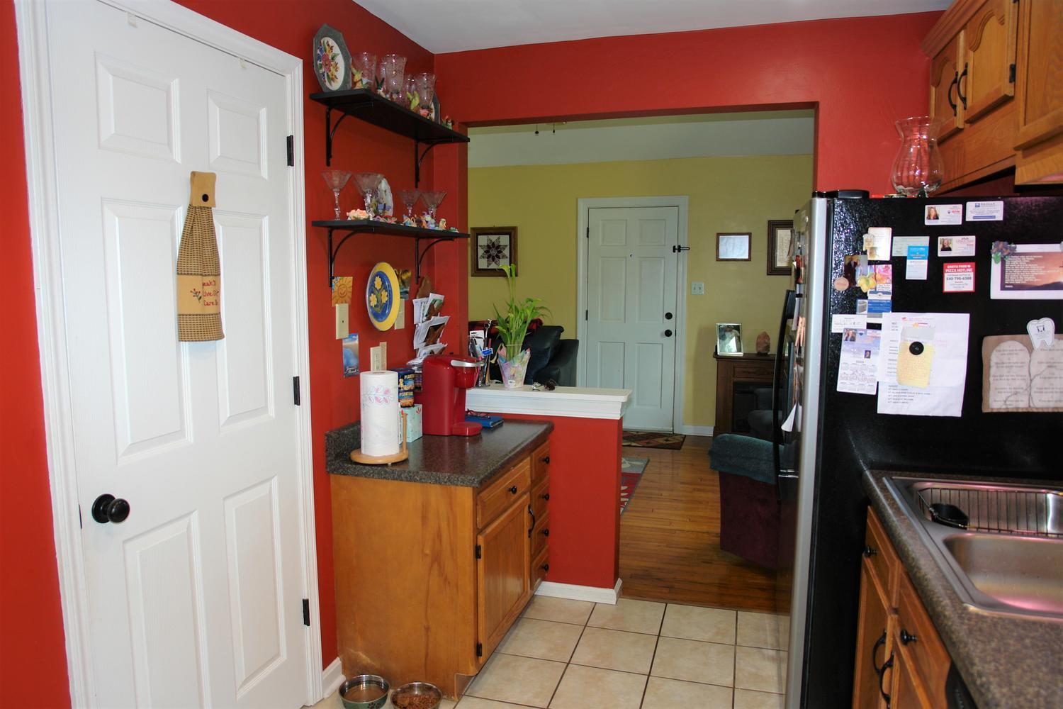 3012 Roberts Road Southwest Roanoke, VA 24014 - Photo 8 of 21 3012 Roberts Rd SW Roanoke VA-large-008-