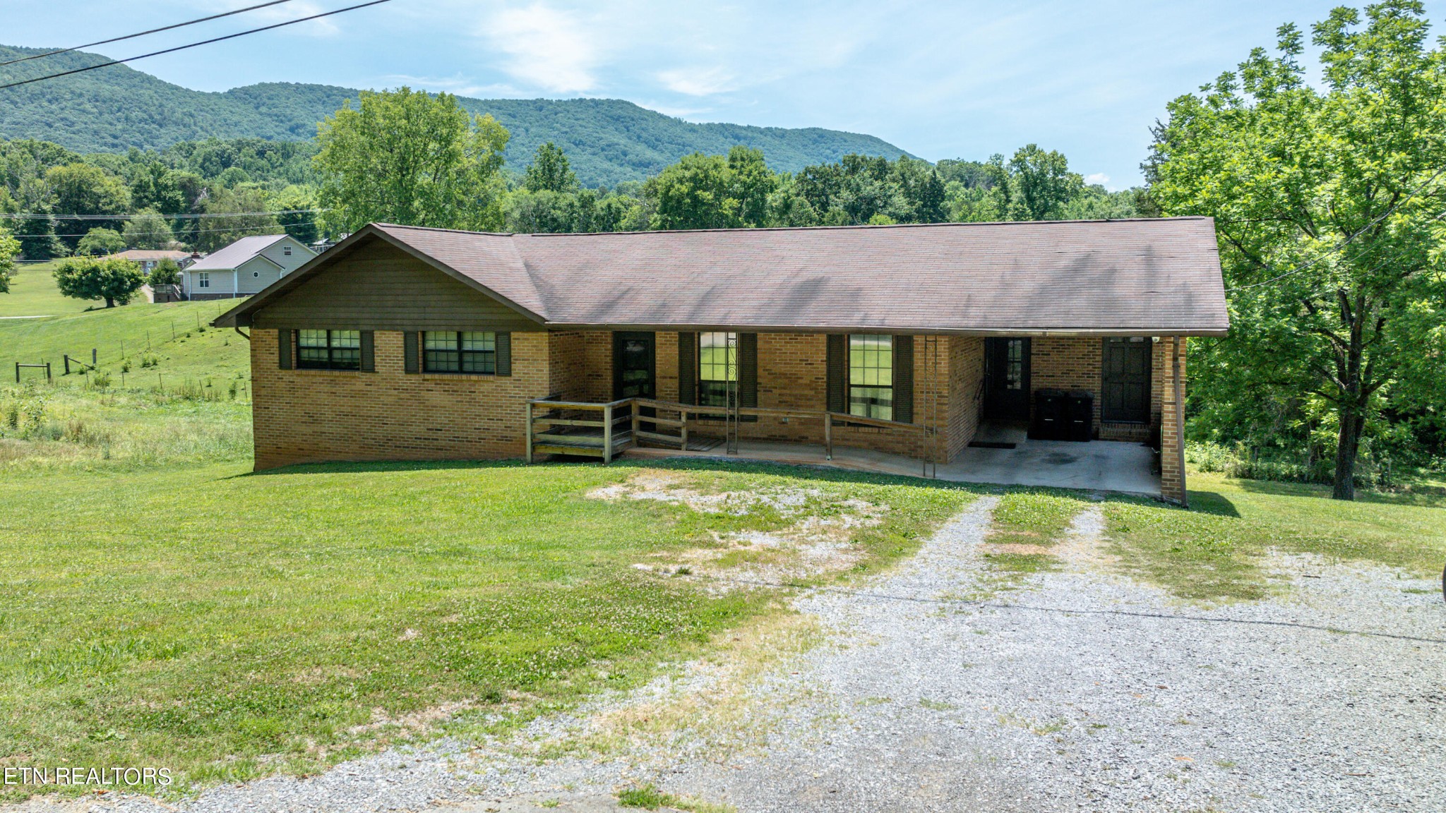 4636 Cambridge Road Walland, TN 37886 - Photo 3 of 28 Gallery Image 3