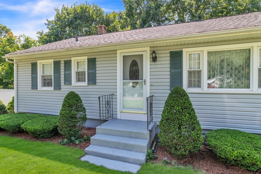 7 Pineywood Road Southwick, MA 01077 - Photo 5 of 42 Gallery Image 5