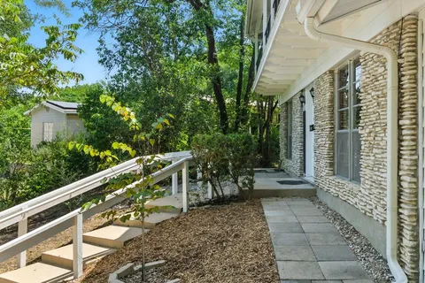 $1,295,000 | 2401 Homedale Circle, Austin, TX 78704