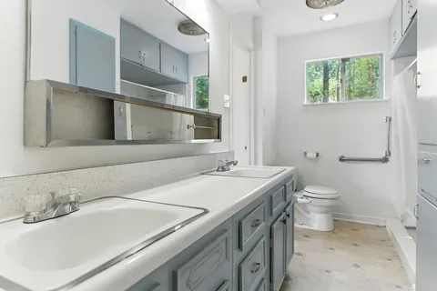 $1,295,000 | 2401 Homedale Circle, Austin, TX 78704