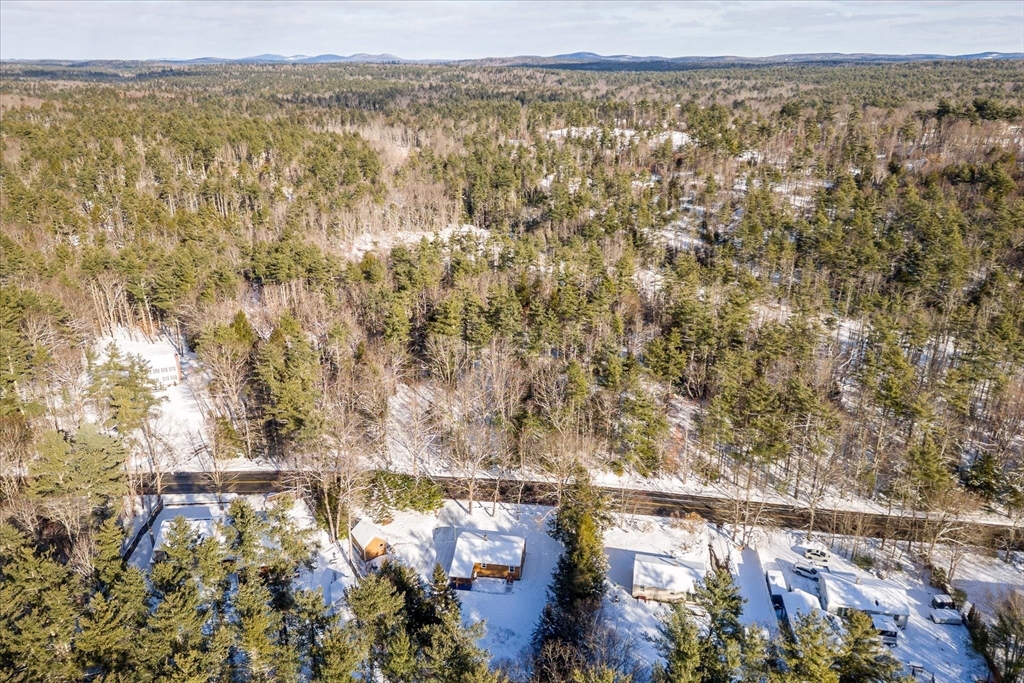 690 Clark Street Gardner, MA 01440 - Photo 25 of 26 view of city and mountain