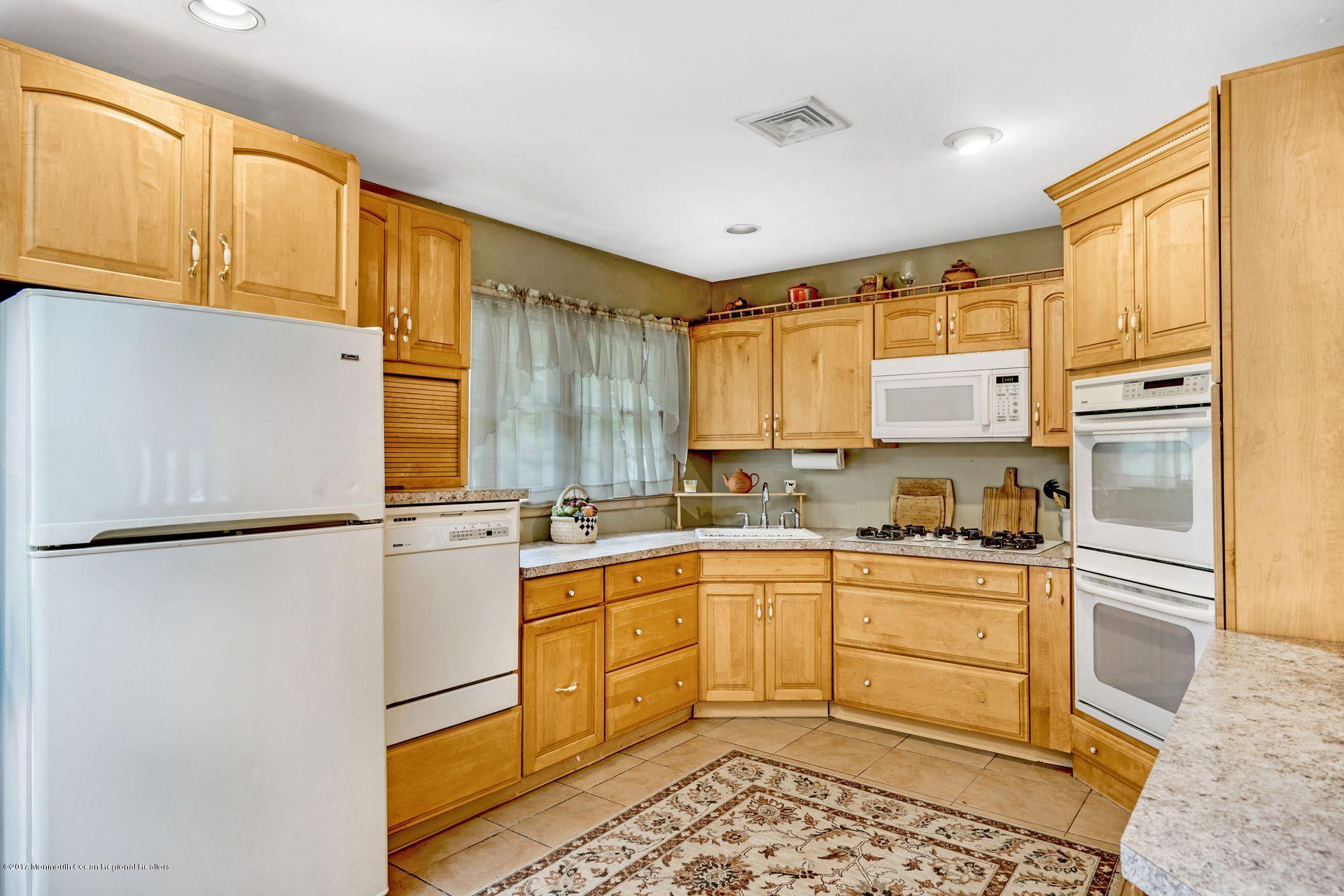8 Georgia Road Freehold, NJ 07728 - Photo 8 of 25 14